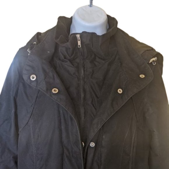 Long Black Streamlined Puffer Coat Size Medium - Picture 3 of 5